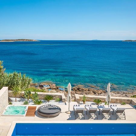 Villa Carisma Island Вис Екстериор снимка