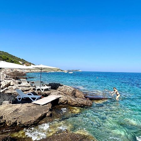 Villa Carisma Island Вис Екстериор снимка