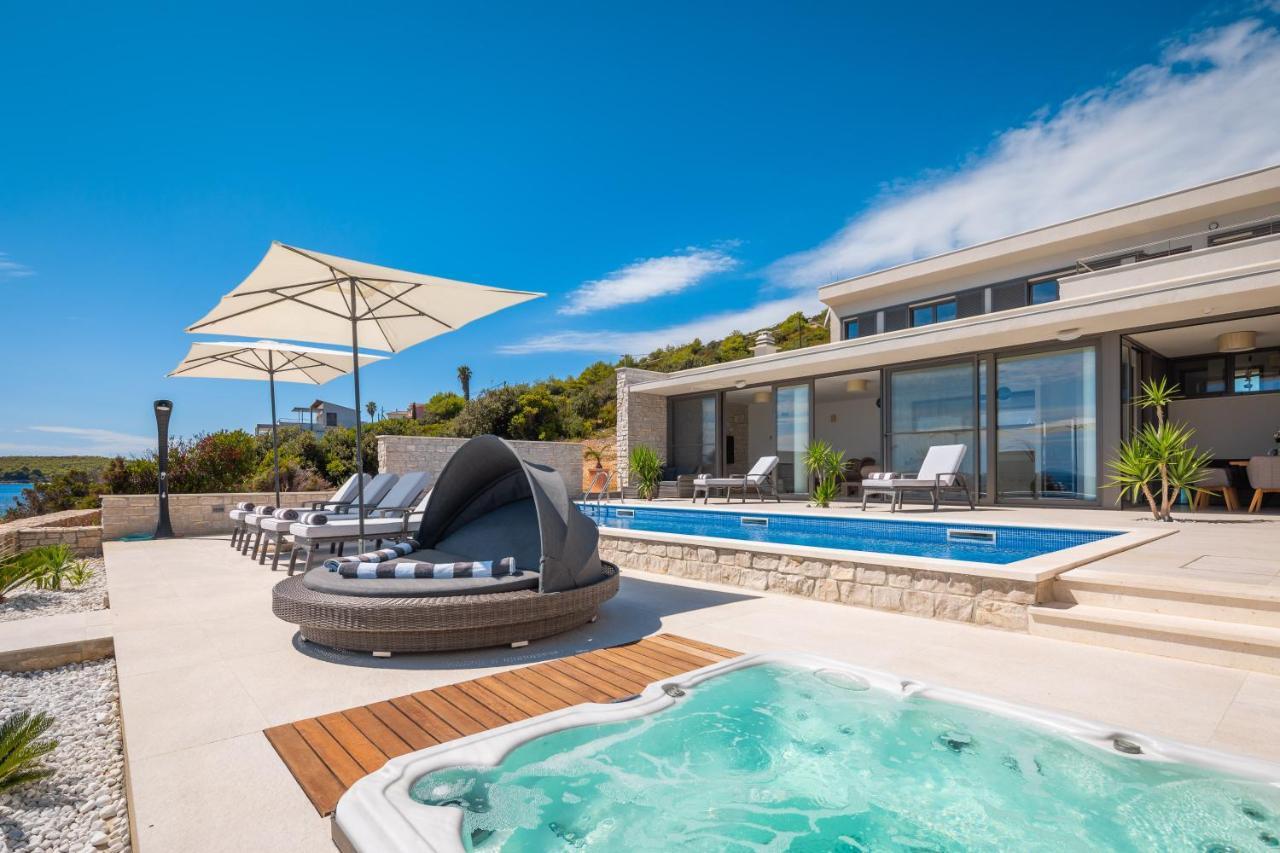 Villa Carisma Island Вис Екстериор снимка