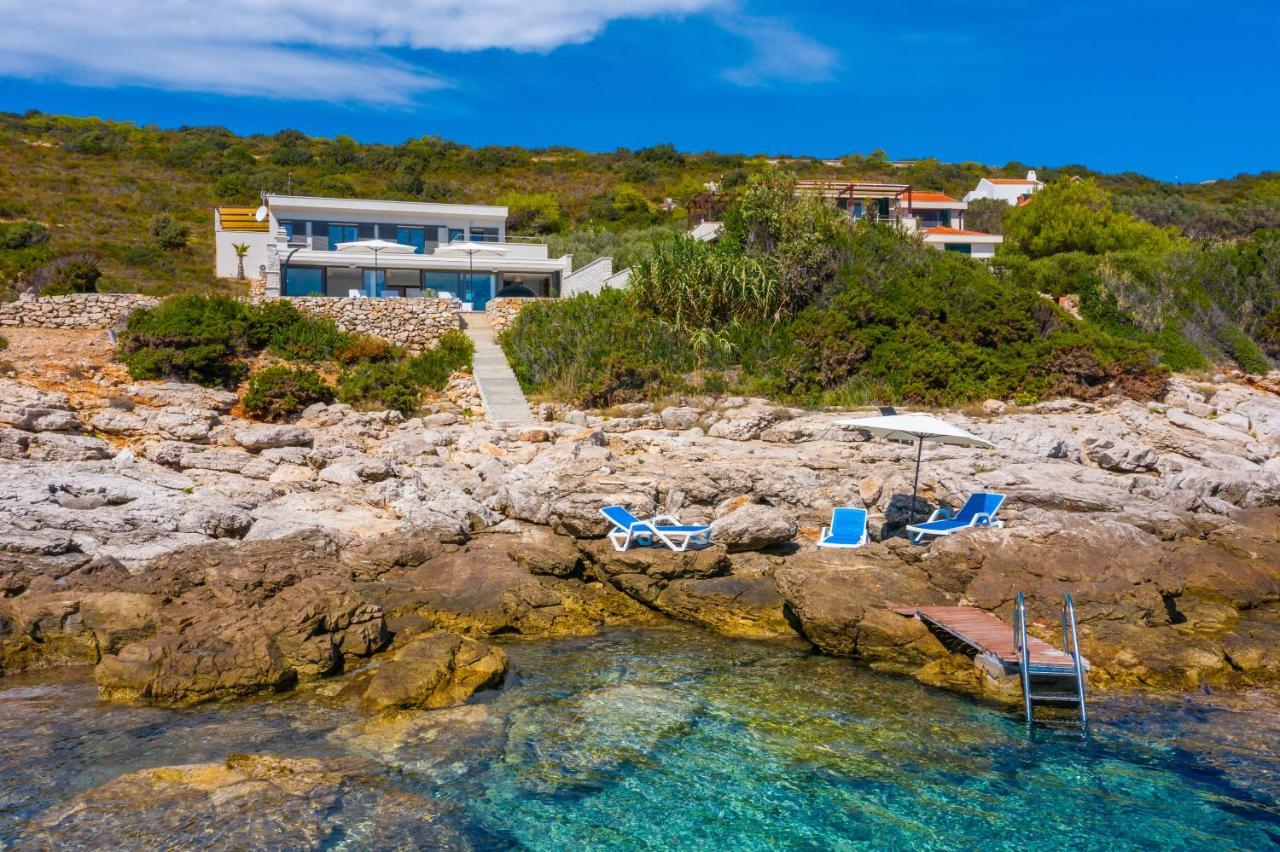 Villa Carisma Island Вис Екстериор снимка